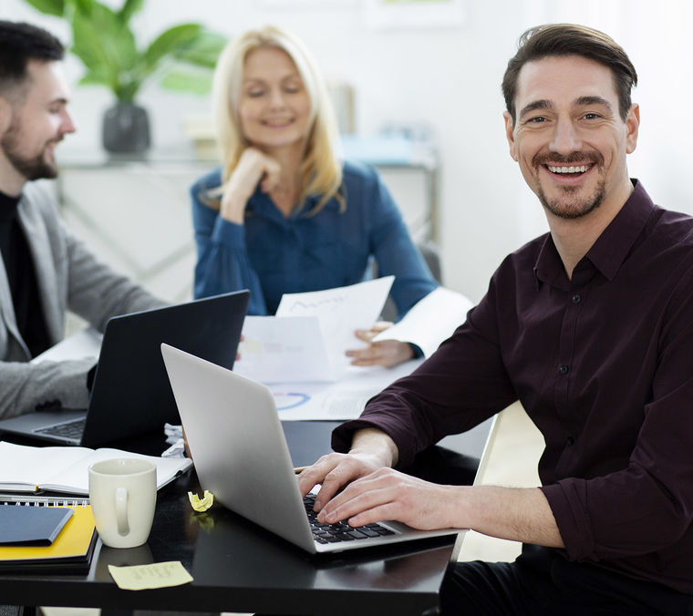 Medium shot smiley people work Web